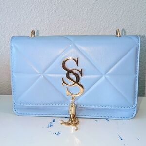Light Blue Quilted Shoulder BagLight Blue Quilted Crossbody Bag w/ Gold Chain St